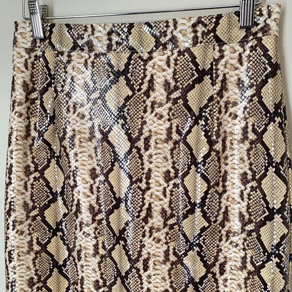 Guess by Marciano size 6 crocodile skirt - Picture 3 of 14